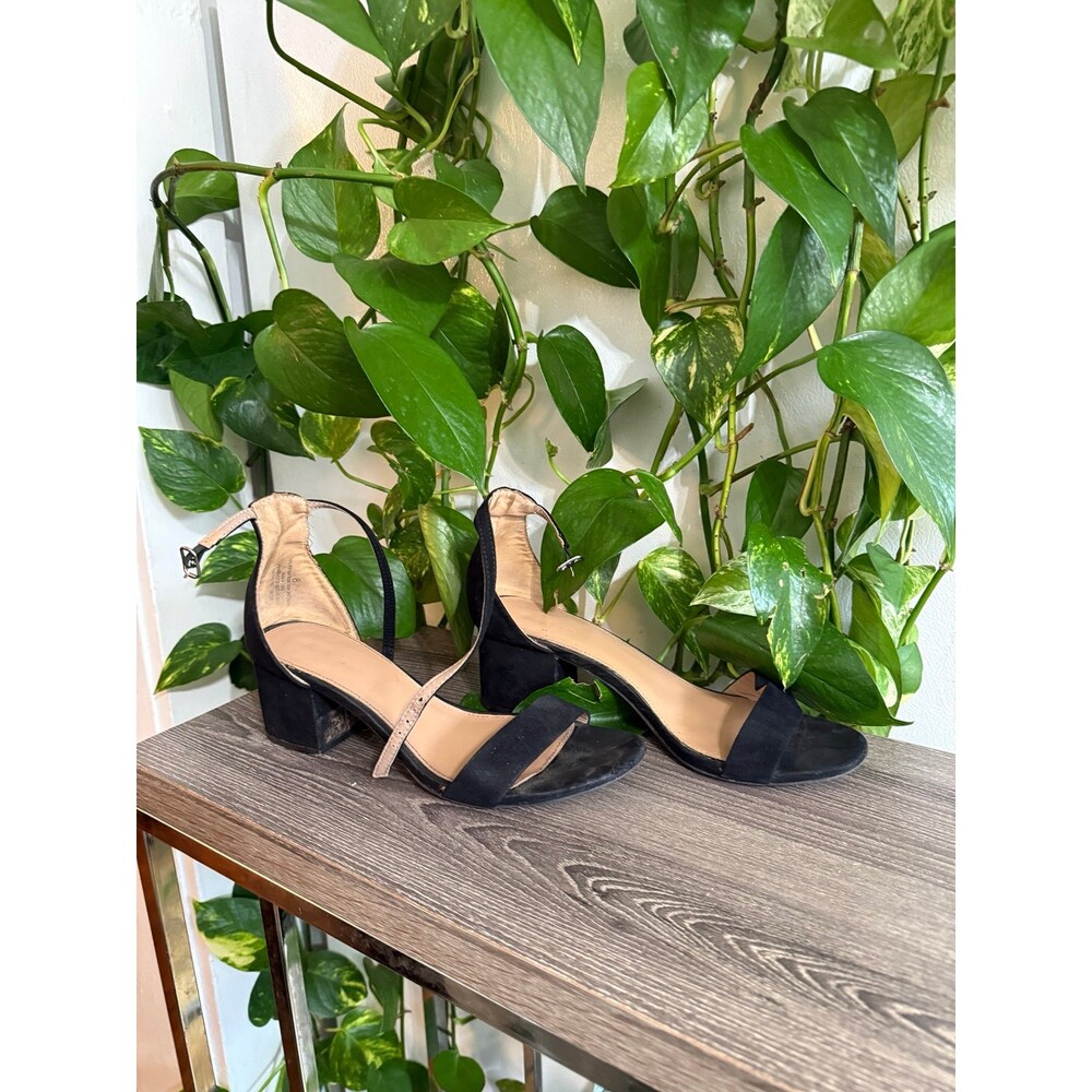 Women’s size 8 black peep toe heel